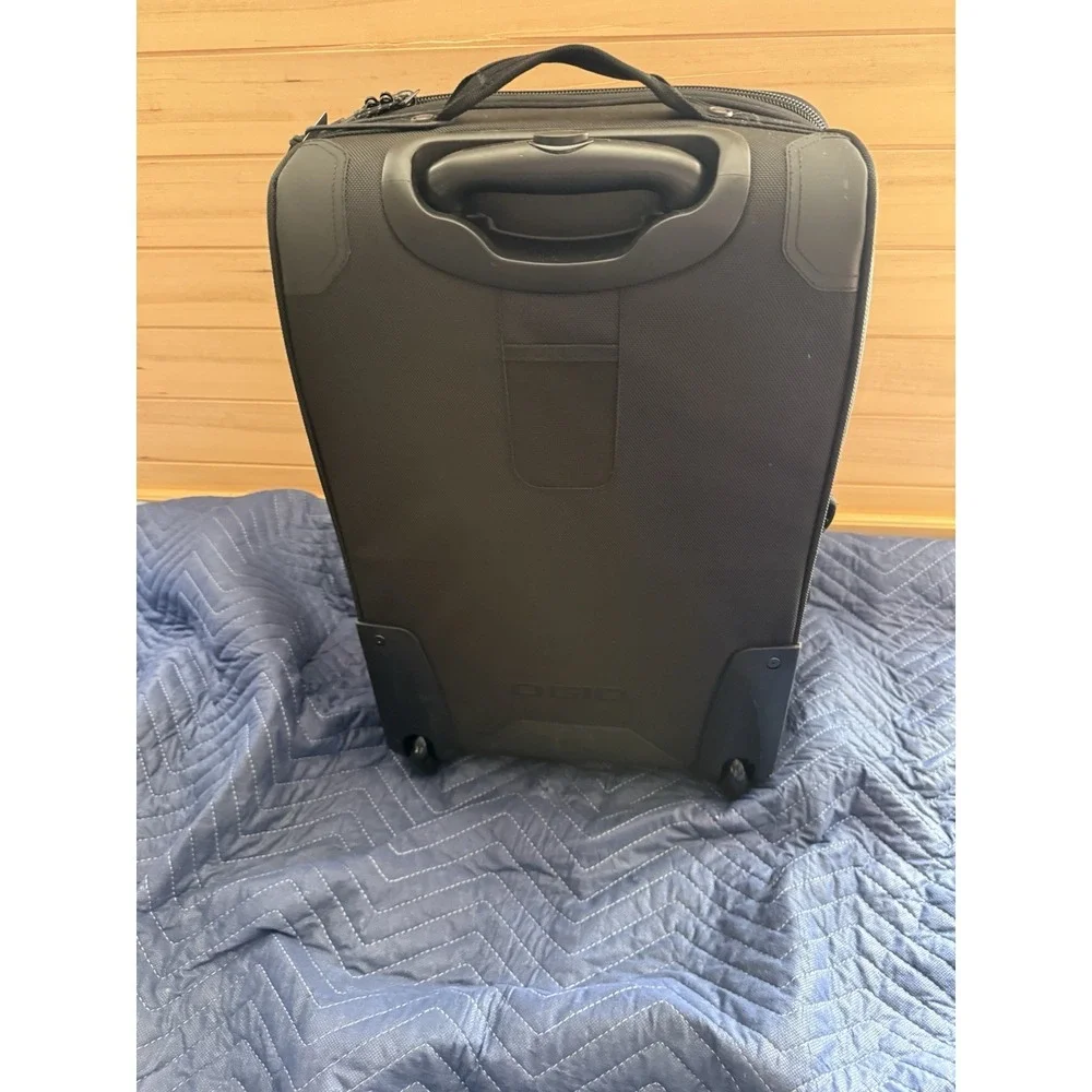 Ogio Alpha Layover Wheeled Rolling Travel Bag Suitcase/Luggage - 5924048OG -
